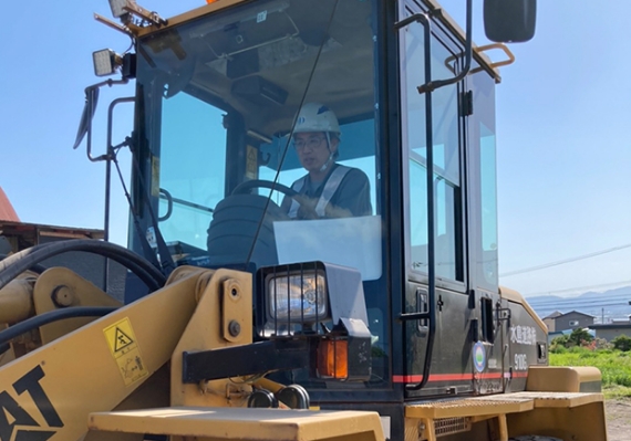 秋田　康弘の作業様子